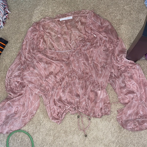 A7 - 368
VICI billowed tiered sheer top pink and white floral detail - Picture 17 of 17